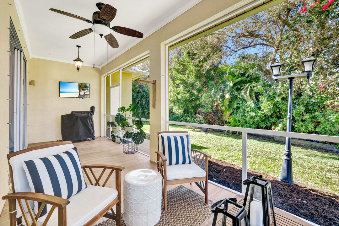 302 Stanhope Cir, Naples, FL 34104
