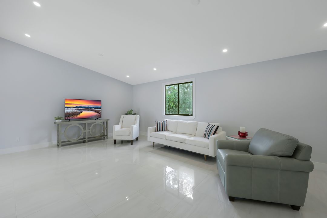 3870 White Blvd, Naples, FL 34117