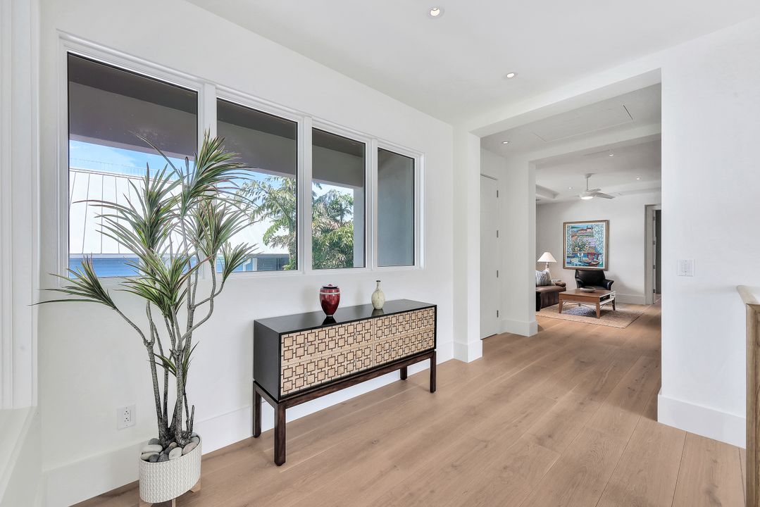 355 7th Ave S, Naples, FL 34102