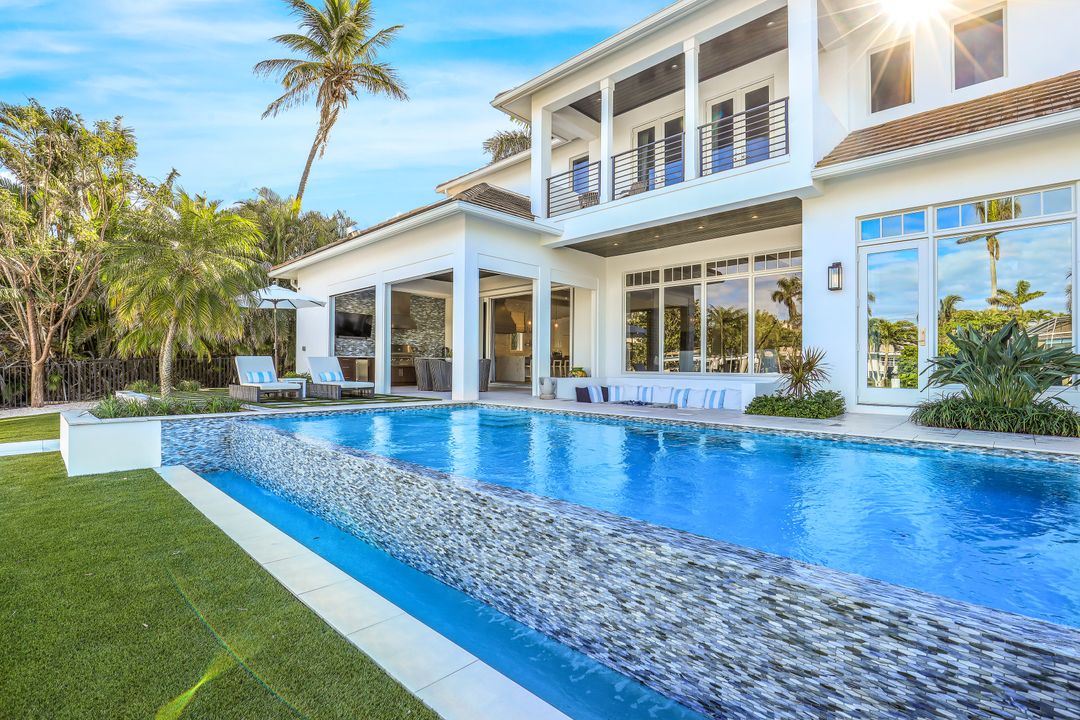 1501 Bluefin Ct, Naples, FL 34102