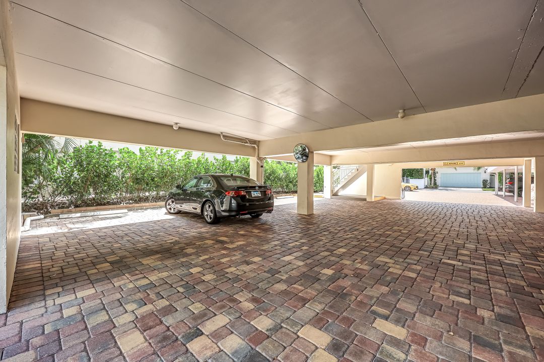 232 Banyan Blvd, Naples, FL 34102