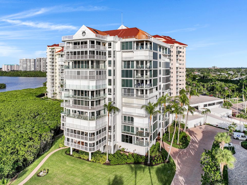 20 Seagate Dr #202, Naples, FL 34103