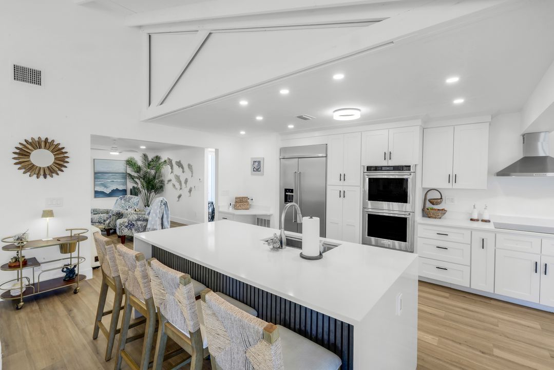 915 Pecten Ct, Sanibel, FL 33957