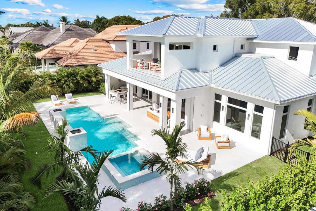 726 Riviera Dr, Naples, FL 34103