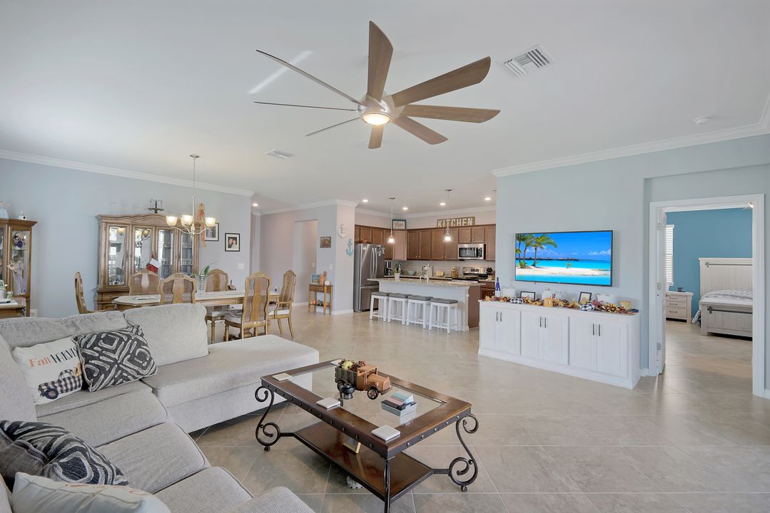 9386 Foxglove Ln, Naples, FL 34120