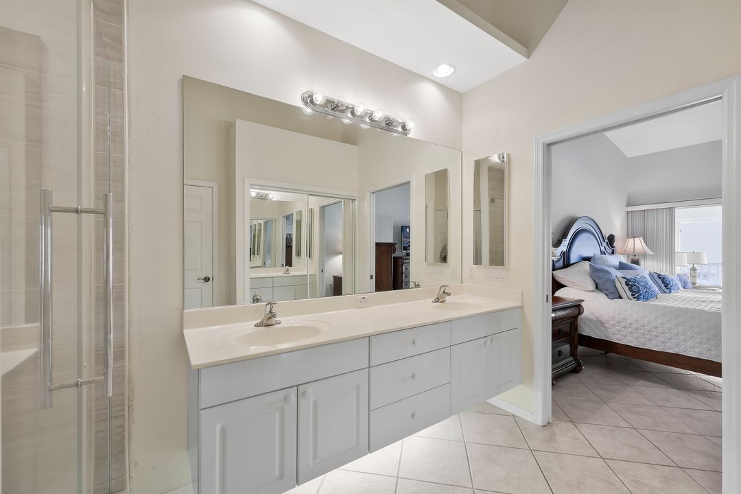 2395 Bayou Ln #4, Naples, FL 34112