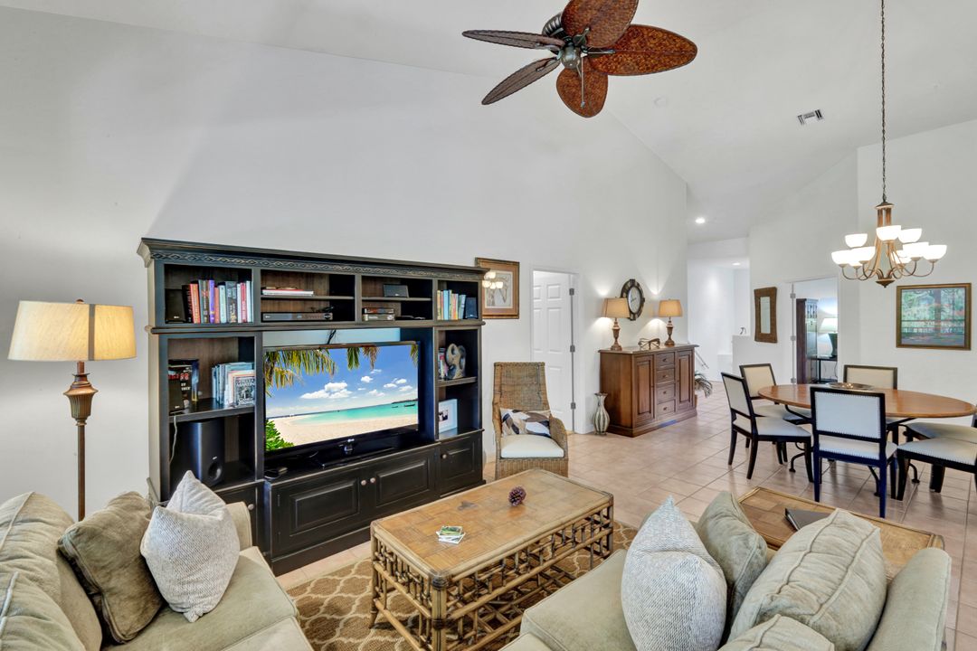 8275 Danbury Blvd #203, Naples, FL 34120