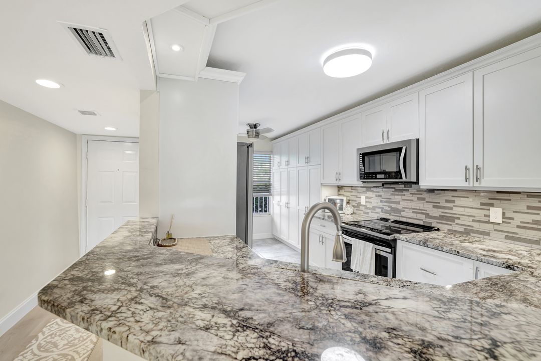 340 Horse Creek Dr #207, Naples, FL 34110