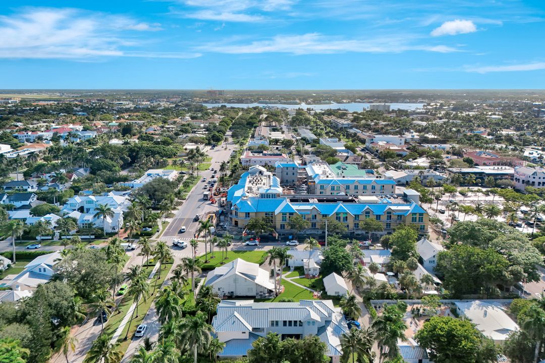 160 Broad Ave S, Naples, FL 34102