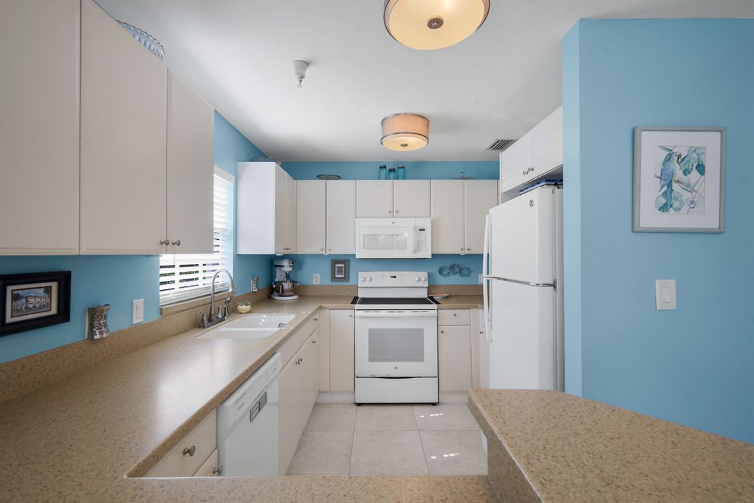 4500 Botanical Pl Cir #107, Naples, FL 34112