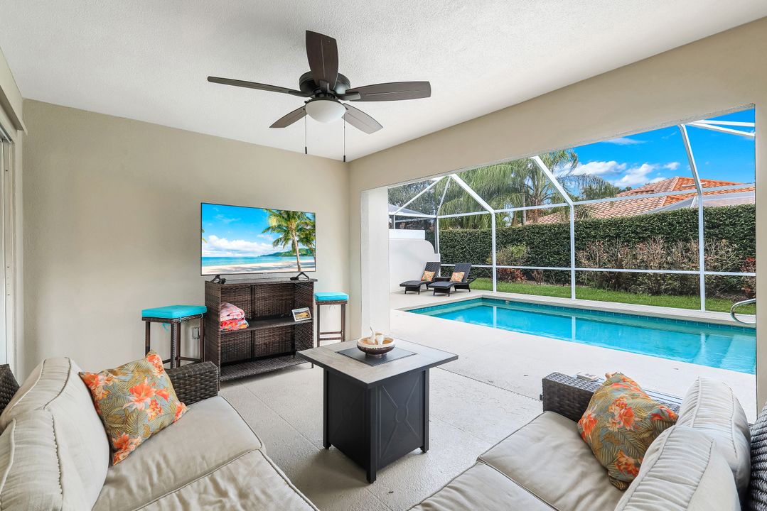 4272 Redonda Ln, Naples, FL 34119