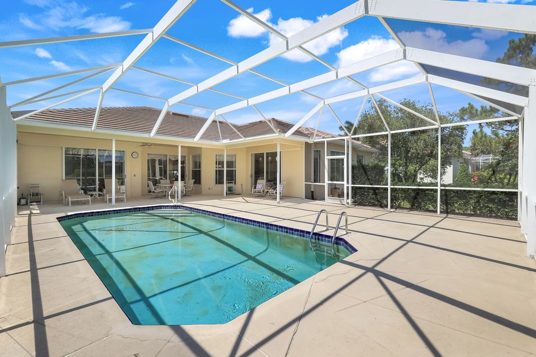 190 Palmetto Dunes Cir, Naples, FL 34113