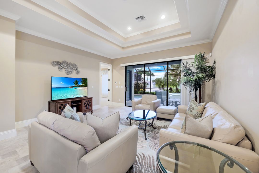 7598 Moorgate Point Way, Naples, FL 34113