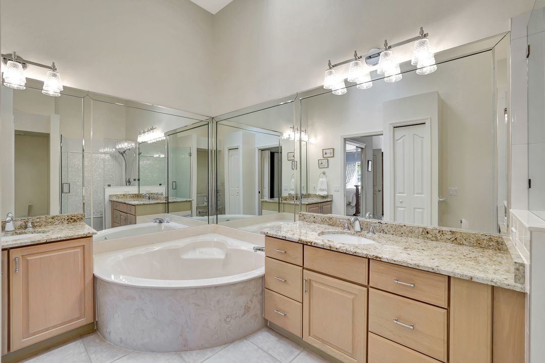 6200 Reserve Cir #404, Naples, FL 34119