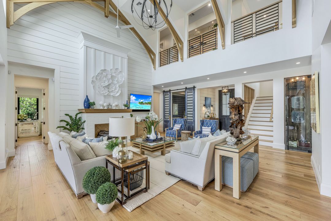 679 Rudder Rd, Naples, FL 34102