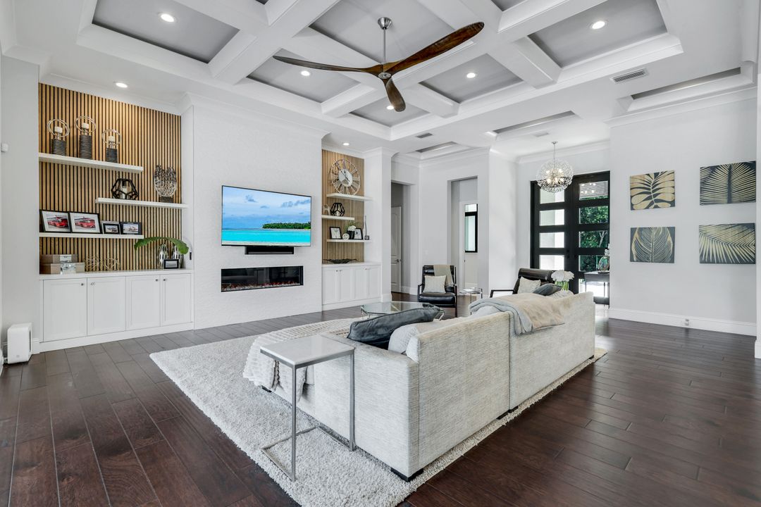 5861 Napa Woods Way, Naples, FL 34116