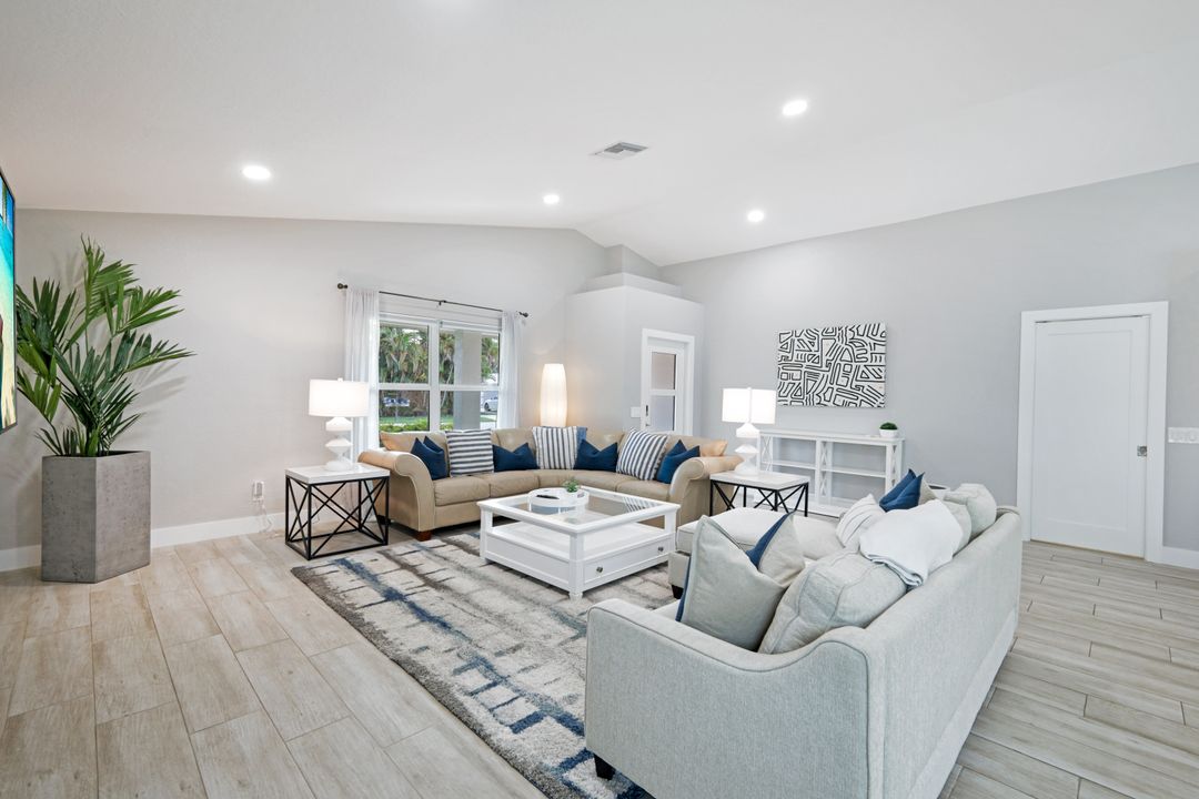 820 102nd Ave N, Naples, FL 34108
