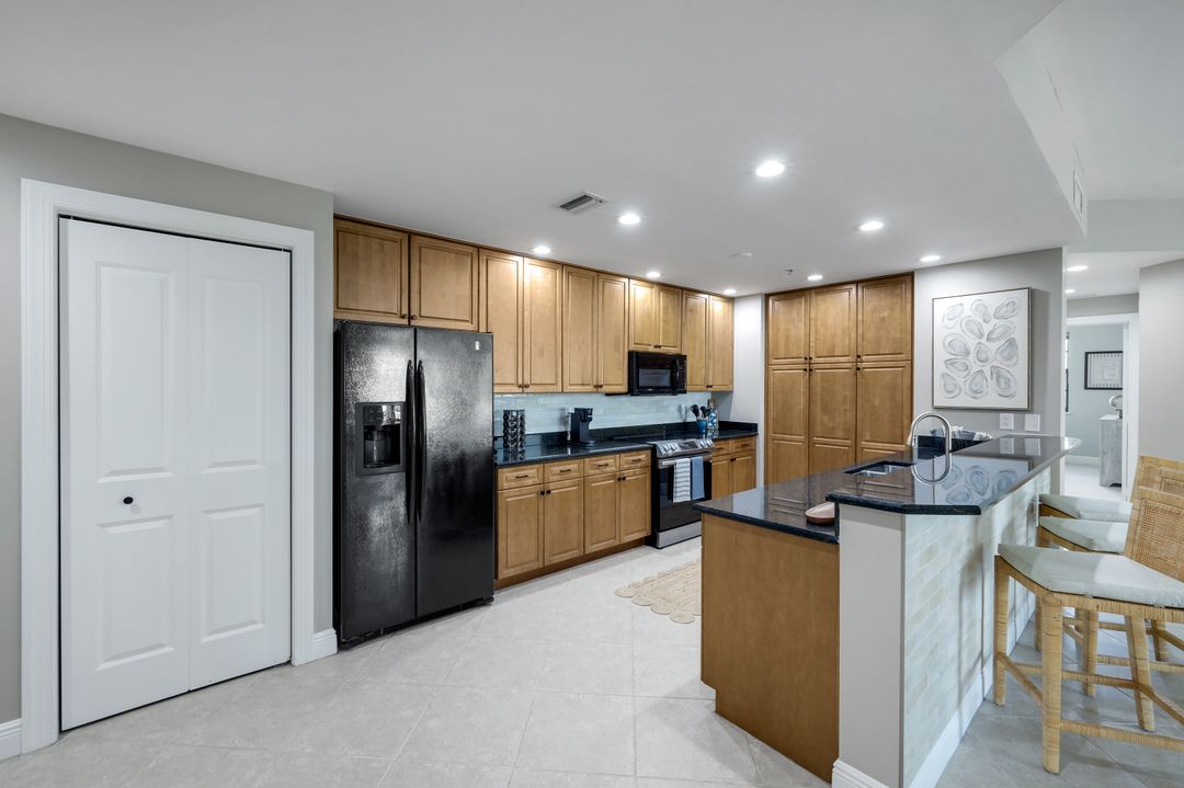 5793 Cape Harbour Dr #1212, Cape Coral, FL 33914