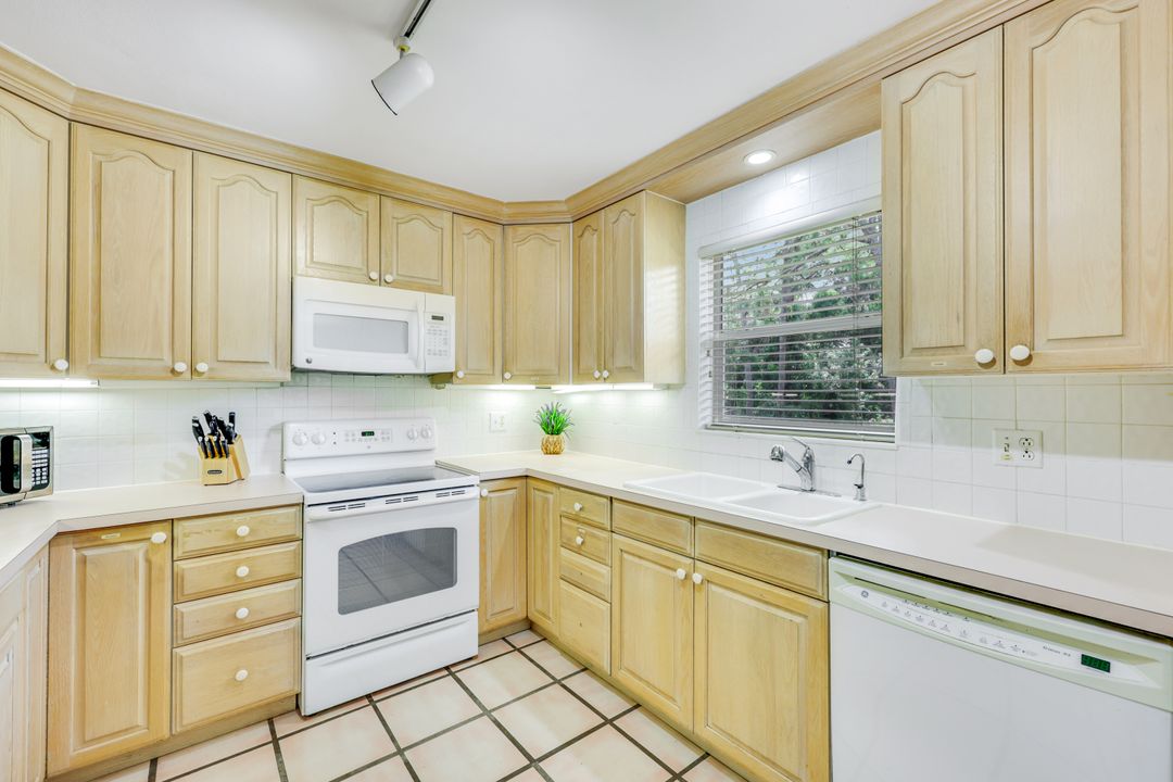 131 Cajeput Dr, Naples, FL 34108