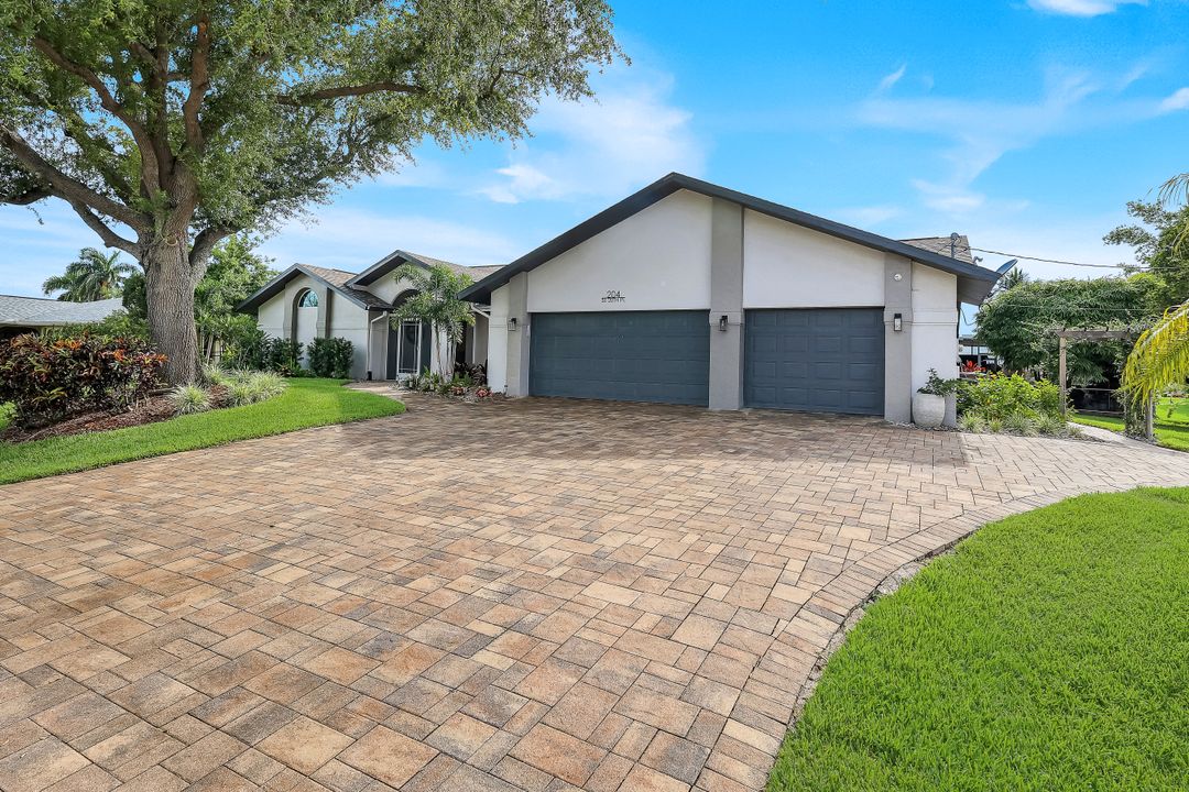 204 SE 20th Pl, Cape Coral, FL 33990