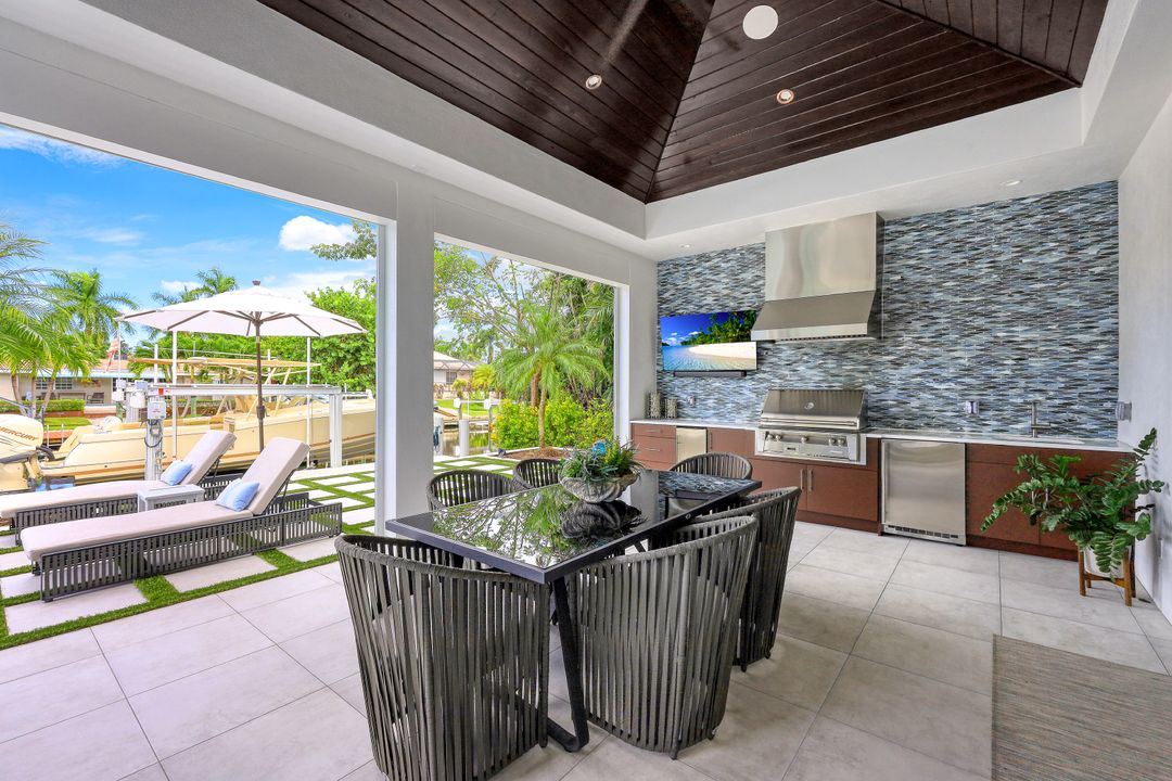 1501 Bluefin Ct, Naples, FL 34102