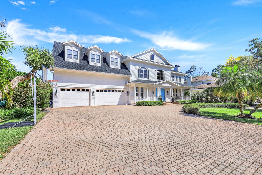 514 Corbel Dr, Naples, FL 34110