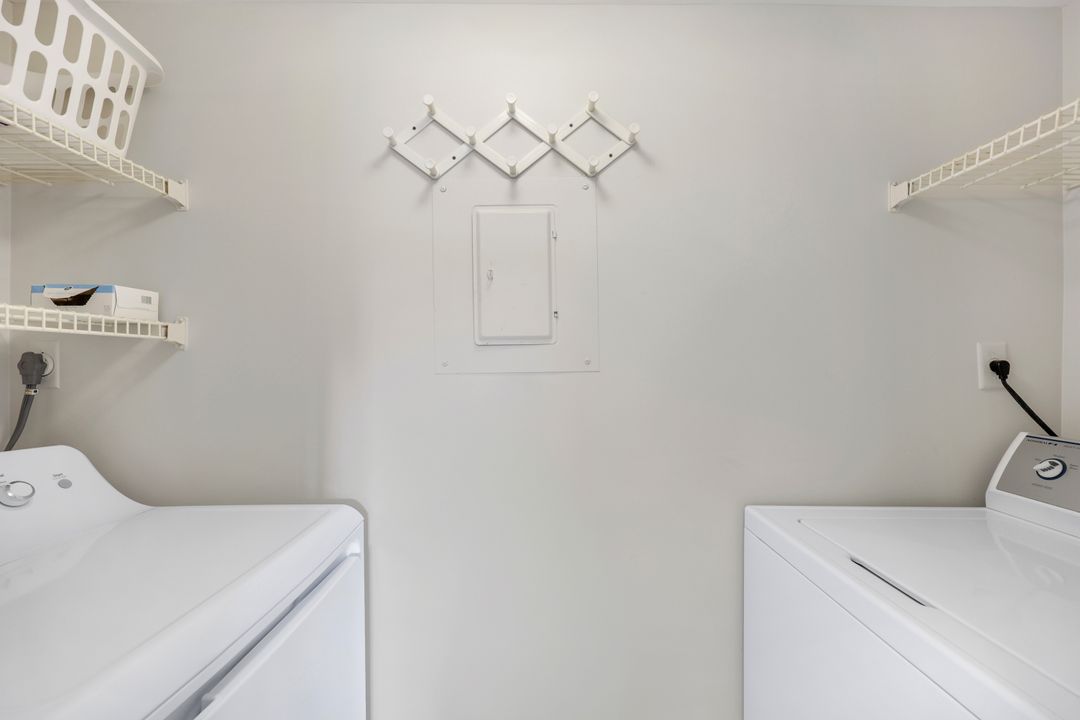 37 High Point Cir E #109, Naples, FL 34103