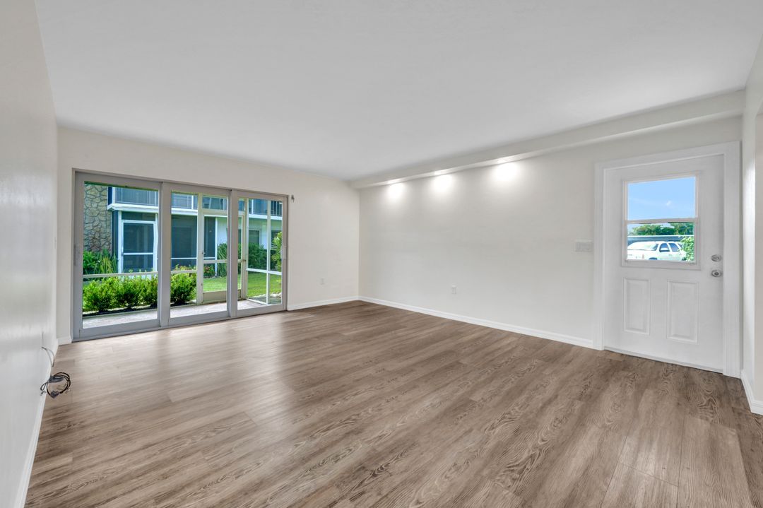 330 Kon Tiki Dr #D-1, Naples, FL 34113