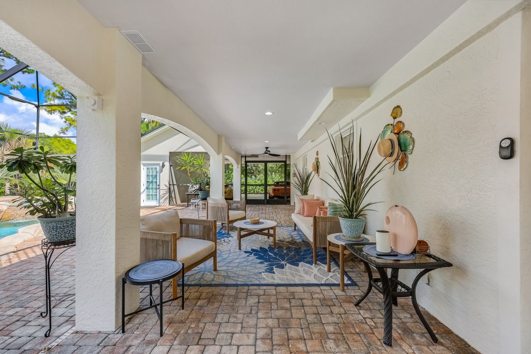 2061 Santa Barbara Blvd, Naples, FL 34116