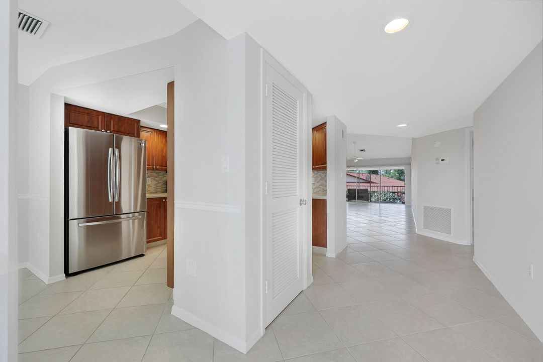 4261 Shetland Ct #205, Naples, FL 34112