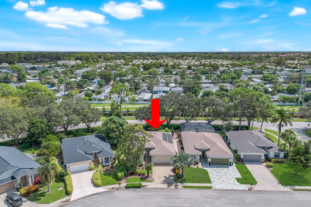 200 Stanhope Cir, Naples, FL 34104