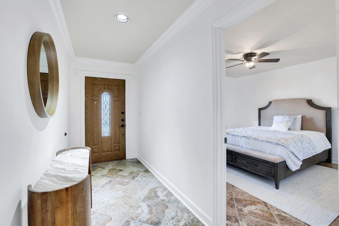 589 98th Ave N, Naples, FL 34108