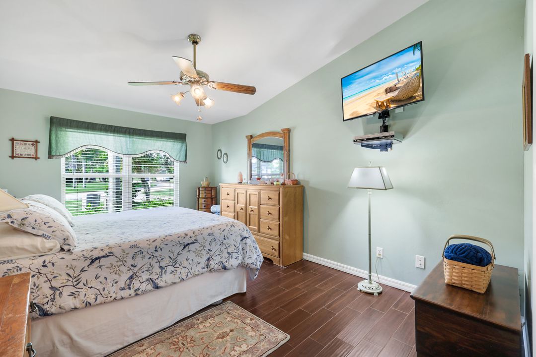 9814 Country Oaks Dr, Fort Myers, FL 33967
