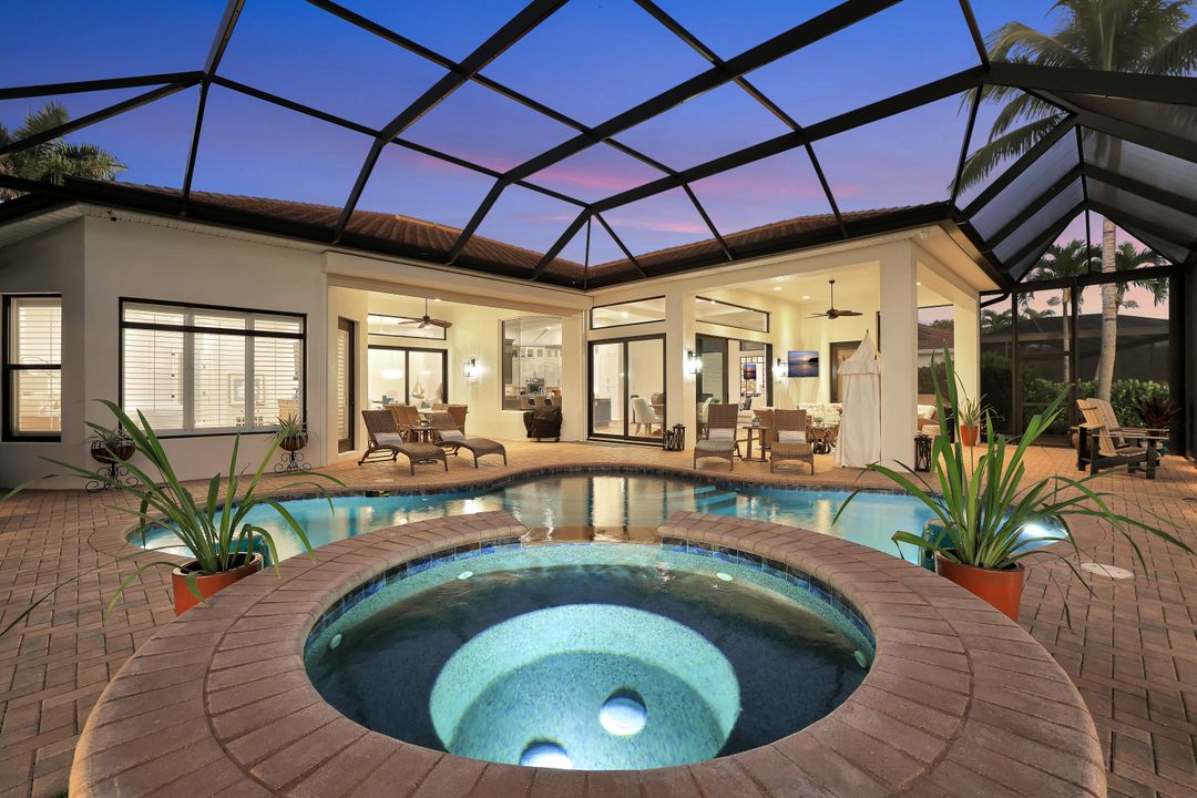 5092 Cerromar Dr, Naples, FL 34112