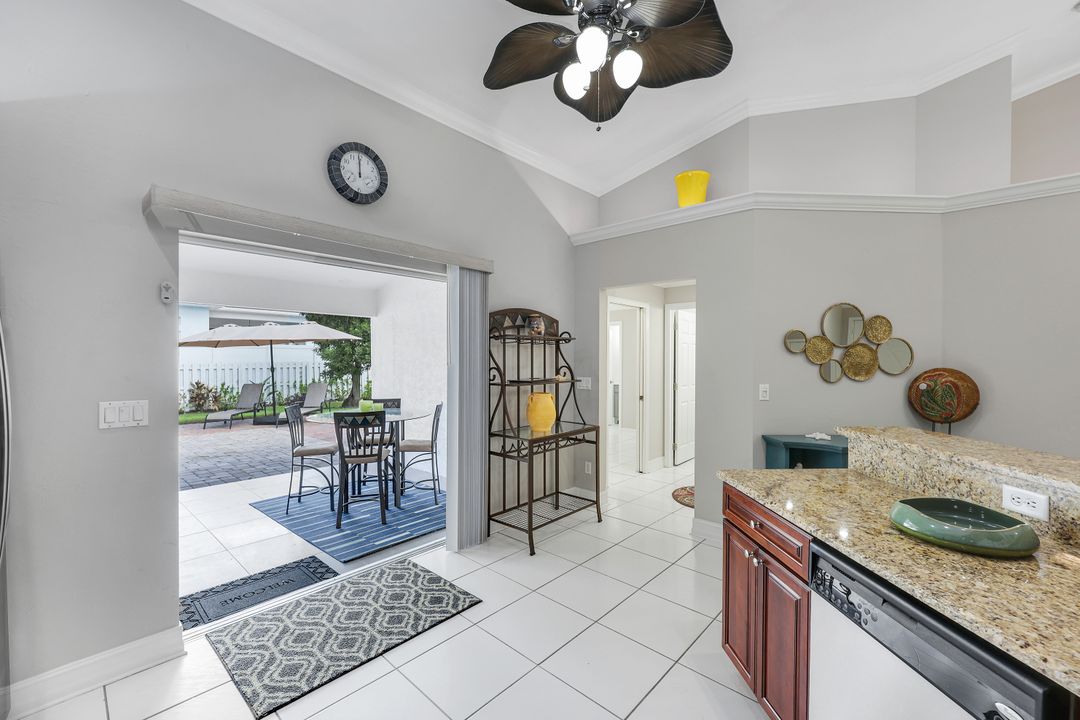 567 93rd Ave N, Naples, FL 34108