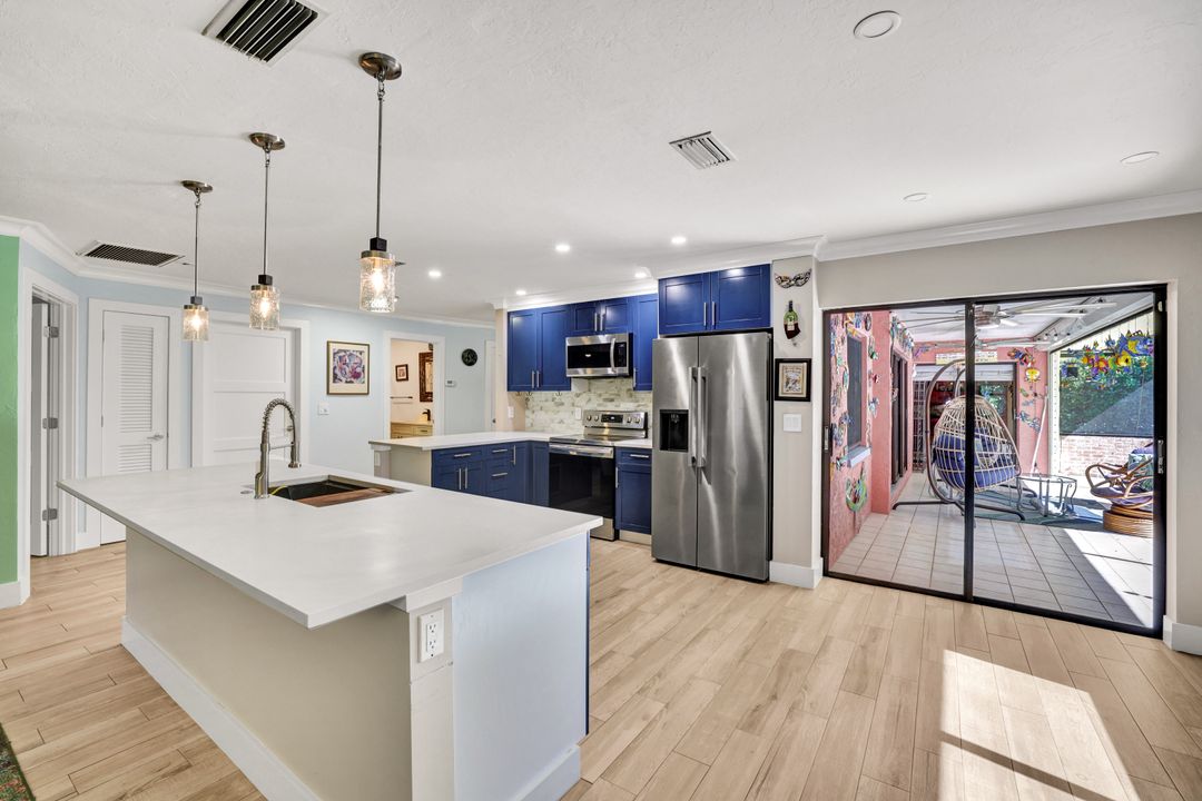 201 Palmetto Dunes Cir, Naples, FL 34113