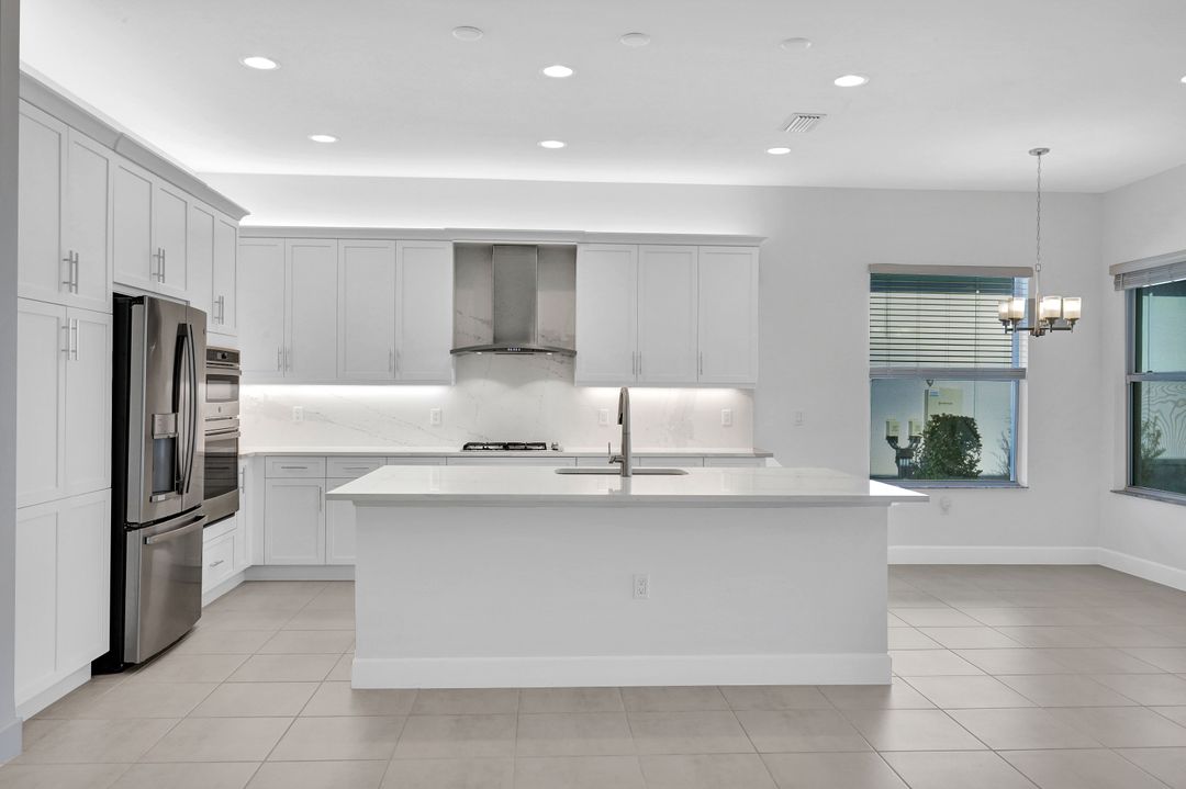 12261 Windamere Trl, Naples, FL 34120