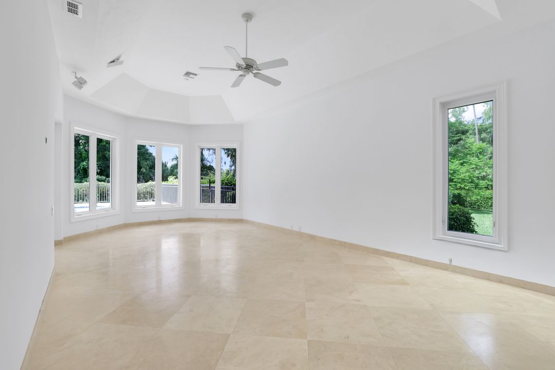 4502 Silver Fox Dr, Naples, FL 34119