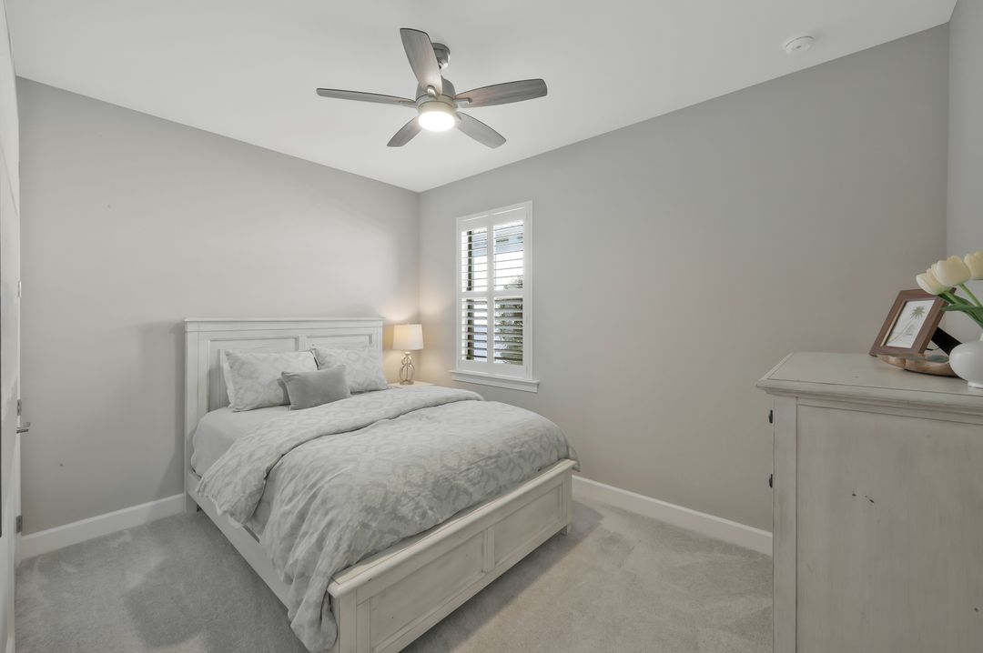 9815 Everglades Dr, Naples, FL 34120