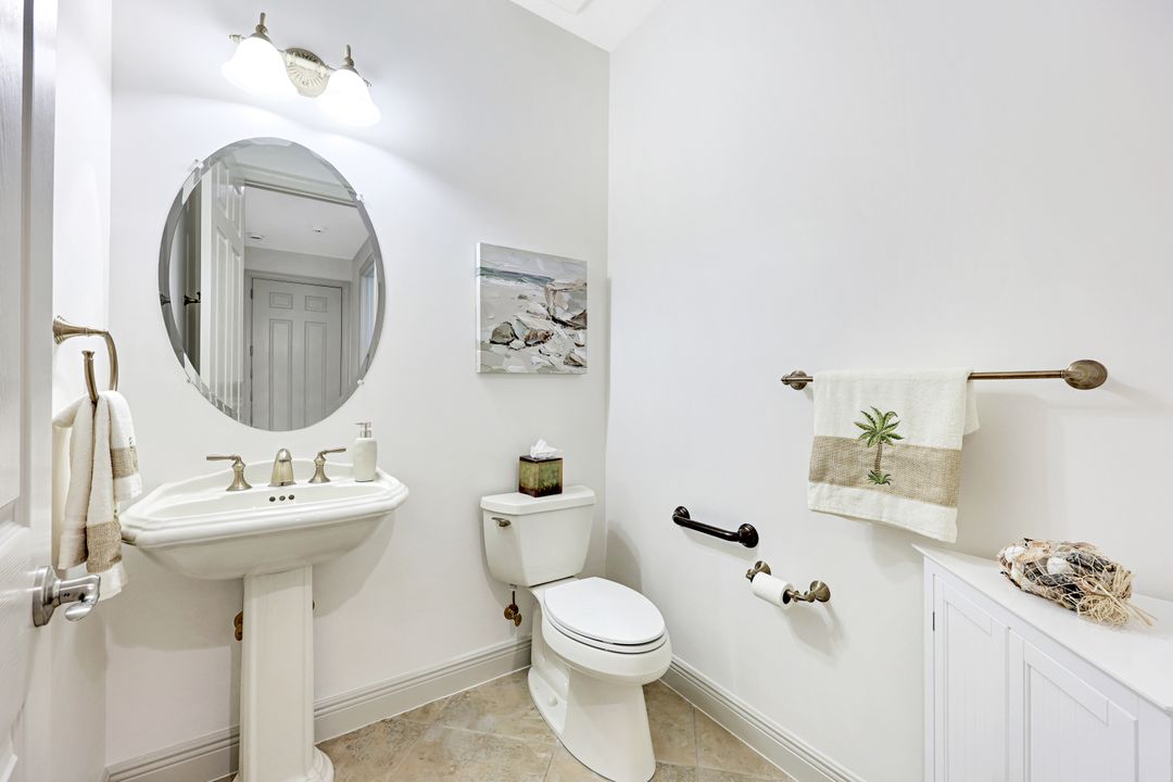 7655 Martino Cir, Naples, FL 34112