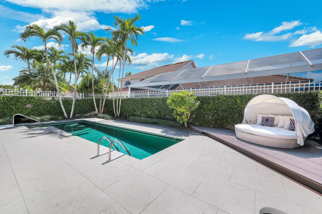 2128 Paget Cir, Naples, FL 34112