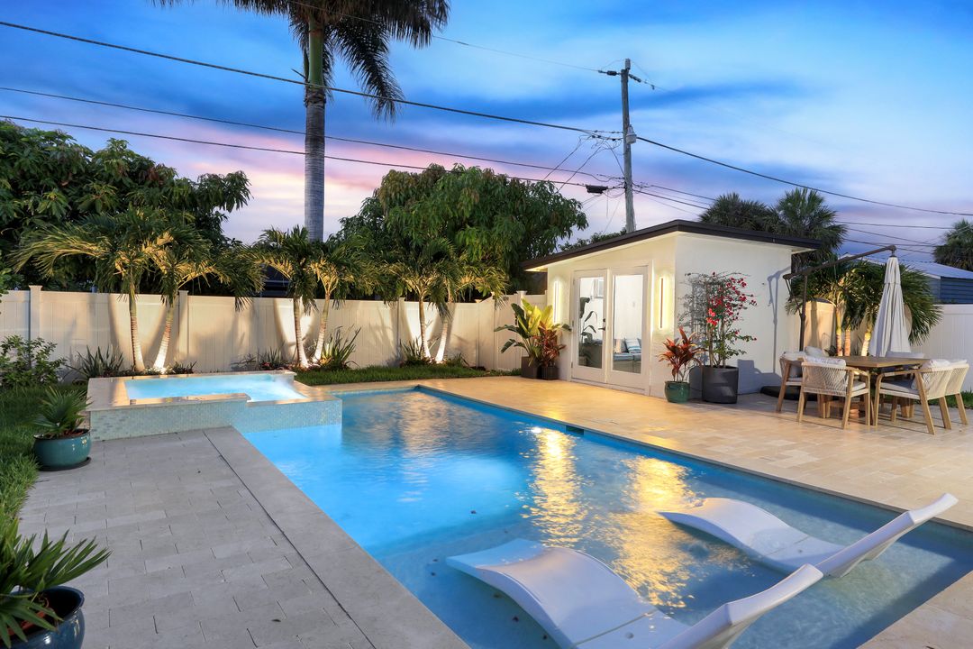 749 97th Ave N, Naples, FL 34108