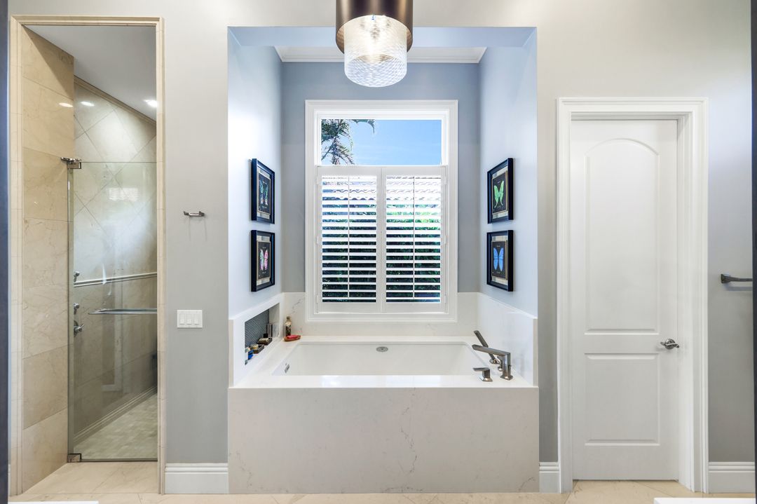 2885 Escada Ct, Naples, FL 34109