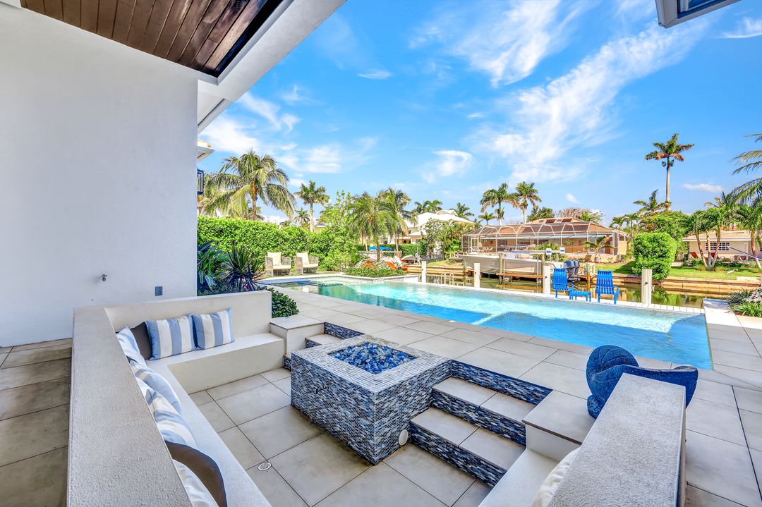 1501 Bluefin Ct, Naples, FL 34102