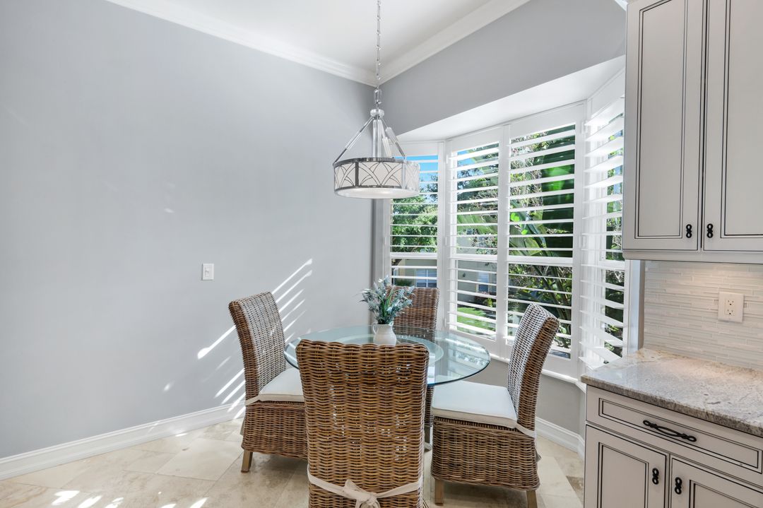 1840 Les Chateaux Blvd #4-201, Naples, FL 34109