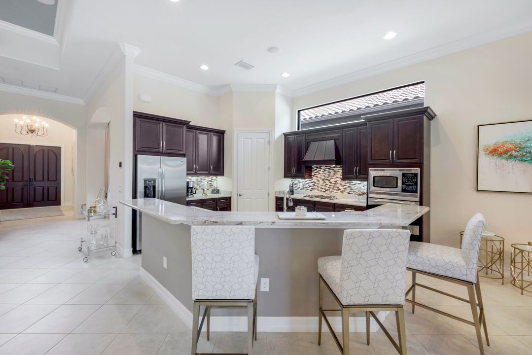6419 Vivaldi Ct, Naples, FL 34113