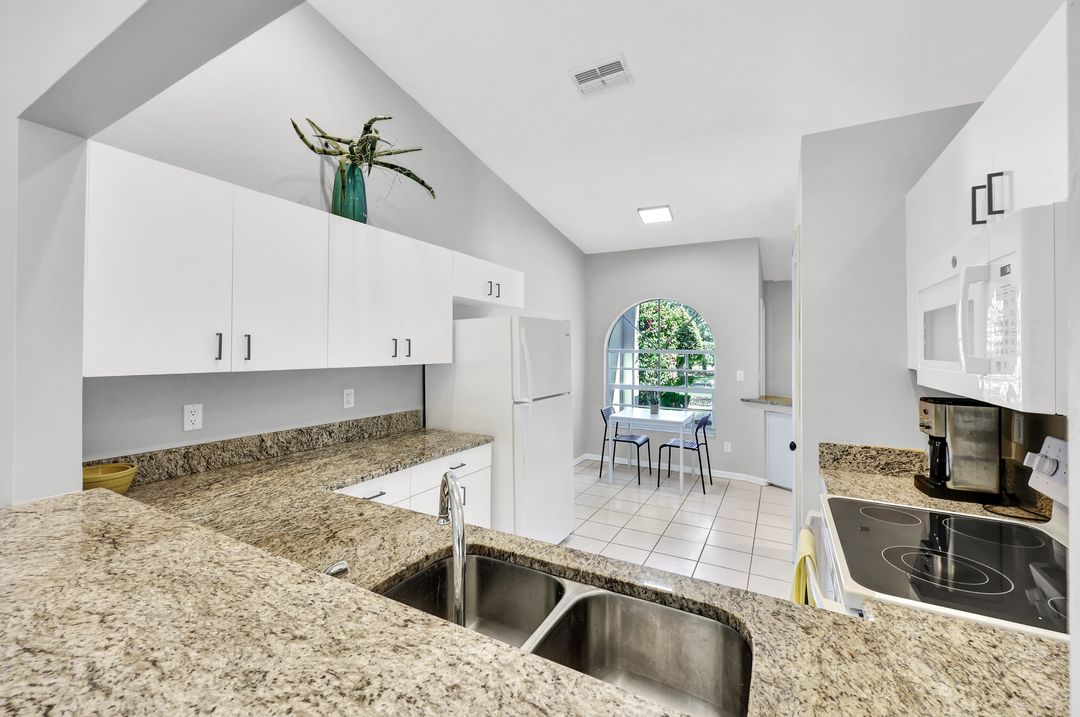 661 Captn Kate Ct, Naples, FL 34110