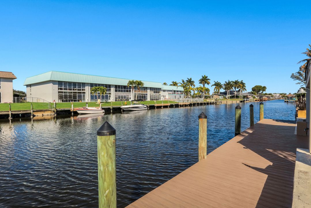 5201 Willow Ct, Cape Coral, FL 33904