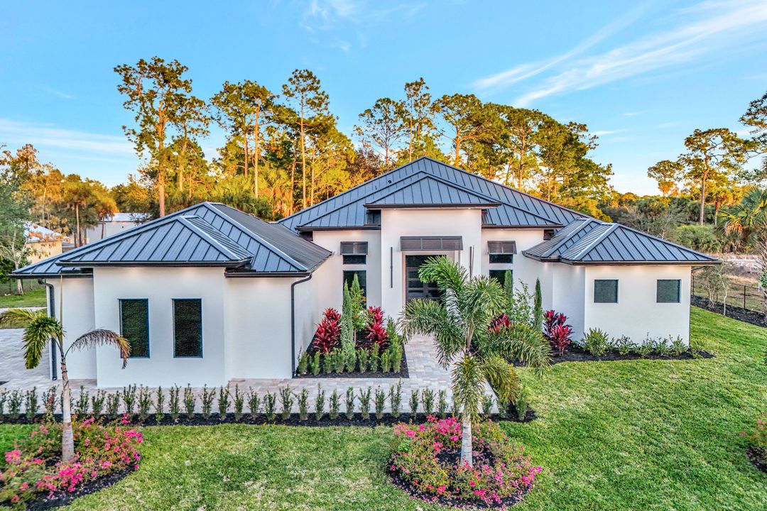 264 13th St NW, Naples, FL 34120