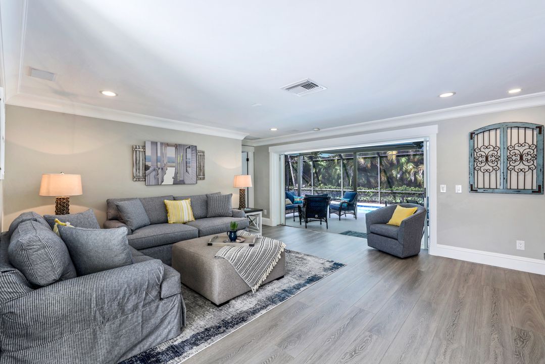 723 Willowhead Dr, Naples, FL 34103